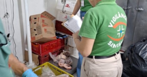 Jaguaruna: açougue de supermercado é interditado e quase uma tonelada de produtos é apreendida