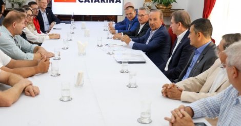 Jorginho Mello recebe acordo para reajuste de 7,2% no piso regional de 2025