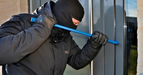 Loja de celulares é arrombada no Centro de Imbituba e tem cerca de 35 aparelhos roubados
