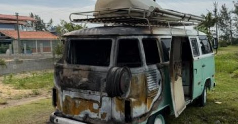 Motorhome pega fogo e mobiliza bombeiros em Imbituba