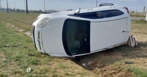 Imbituba / Motorista perde controle de veículo e capota na BR-101 no município
