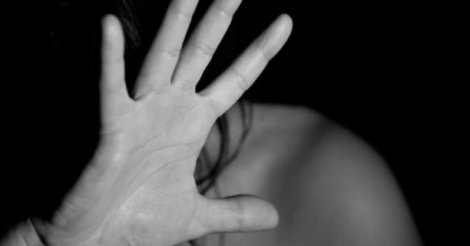 Mulher é agredida pelo companheiro e homem acaba preso após resistir à abordagem