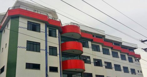 Mulher caiu de prédio em Laguna