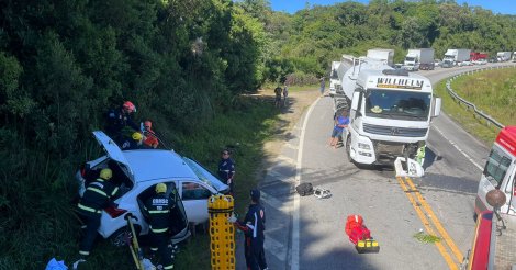 Mulher morre em grave acidente na BR-282 neste domingo (19)