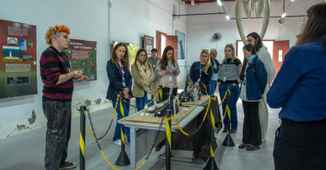 Museu da Baleia recebe visita de funcionários da SCPAR Porto de Imbituba