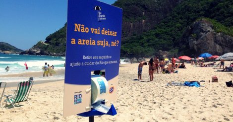 Operação Verão reforça orientação para visitantes levarem resíduos para casa em Florianópolis