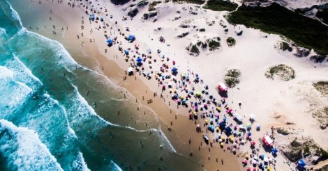 Paraíso dos surfistas em Florianópolis aparece como impróprio para banho pela primeira vez desde 2024