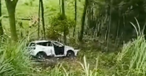 Pastor quebra três costelas após carro capotar; esposa sofre ferimentos leves