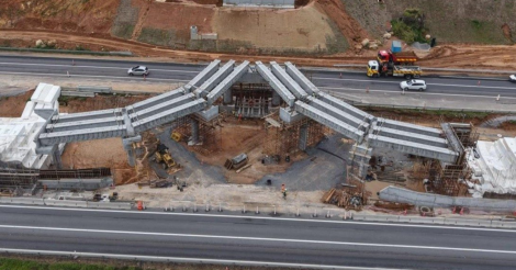 Paulo Lopes / ATENÇÃO MOTORISTAS/Obra de implantação de novo viaduto interdita tráfego de veículos na pista na BR-101  