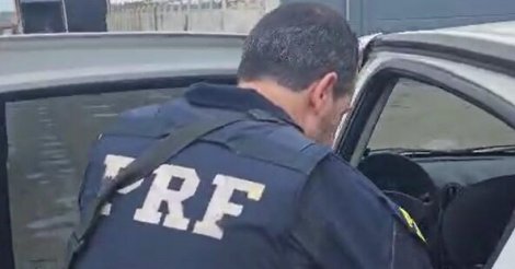 Paulo Lopes / Laguna / .PRF prende dupla com 20 quilos de maconha após perseguição na BR-101