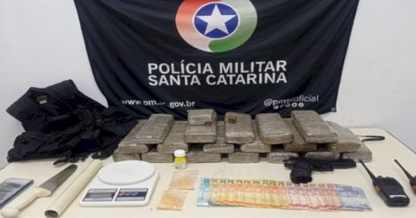 PM apreende quase 10 quilos de drogas em imóvel abandonado no Sul catarinense