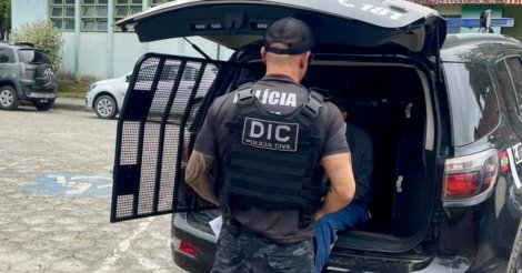 Polícia Civil cumpre mandados em São José e prende suspeito por tráfico de drogas nesta quarta-feira