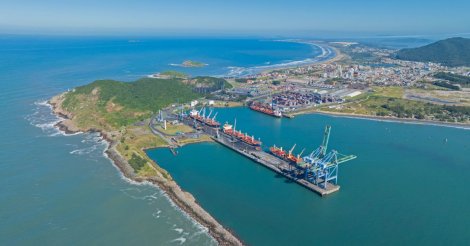 Porto de Imbituba movimenta mais de 641 mil toneladas em fevereiro de 2026