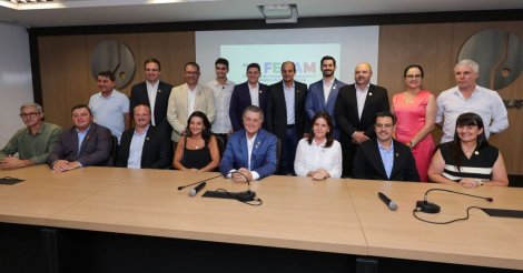 Prefeito de Florianópolis Topazio Netto assume a Presidência da FECAM