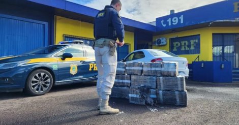 PRF apreende 200 kg de maconha em carro com placas de Garopaba no RS