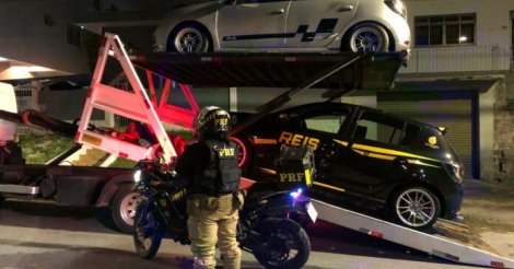 PRF prende dois motoristas por racha na BR-101 em São José