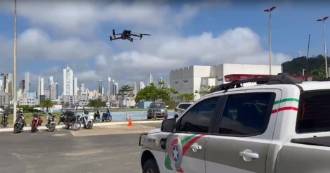 SC testa drones com reconhecimento facial em eventos públicos