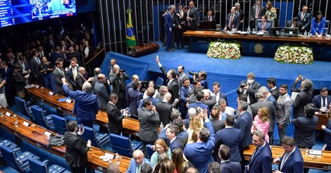 Senadores têm em média R$ 46,4 mil para gastar com publicidade; cota subiu pelo 2º mês seguido
