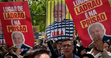 Sob gritos de ‘não és bem-vindo’, visita de Lula a Lisboa é marcada por protestos