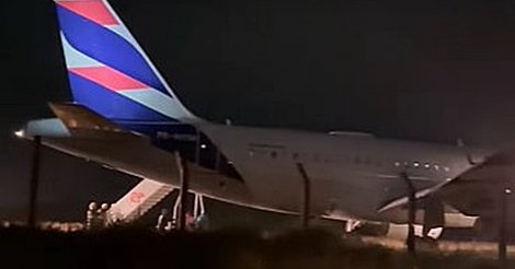 ‘Todos bem’: passageiros aplaudem piloto que pousou avião da Latam em Chapecó