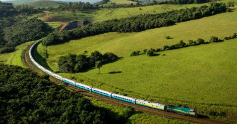 Trem cruza 33 cidades durante 14 horas e transita por 664 km de um Brasil que quase ninguém vê