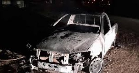 Veículo é destruído por incêndio em Içara