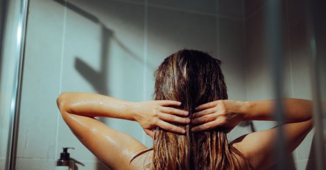 Vinagre no cabelo: o segredo da vovó que virou febre e funciona mesmo!