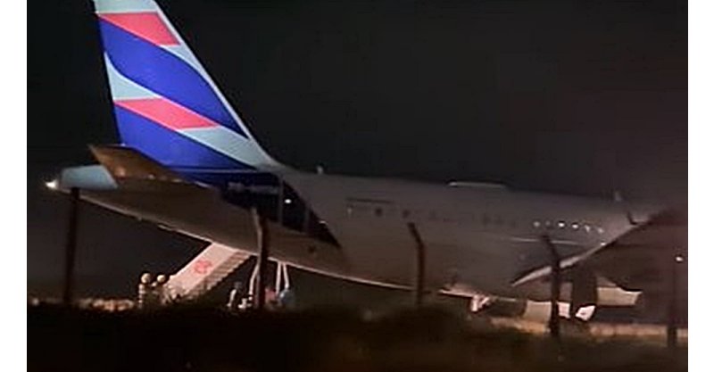 ‘Todos bem’: passageiros aplaudem piloto que pousou avião da Latam em Chapecó