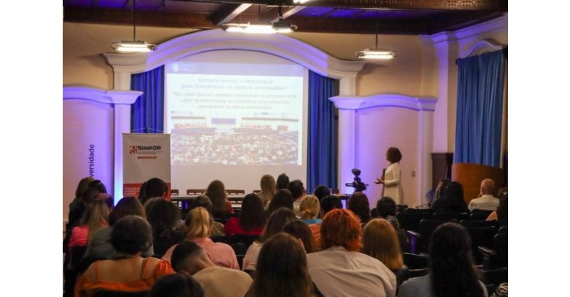 Tubarão recebe simpósio internacional sobre formação de professores