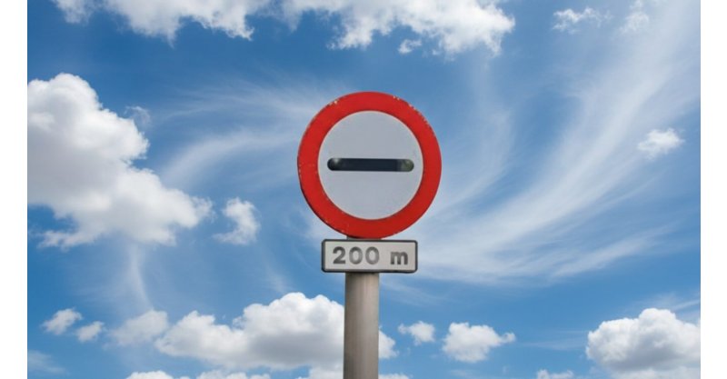 Vai viajar? Conheça a placa que obriga parada e evite multa gravíssima