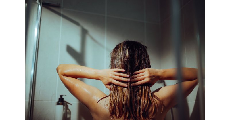 Vinagre no cabelo: o segredo da vovó que virou febre e funciona mesmo!